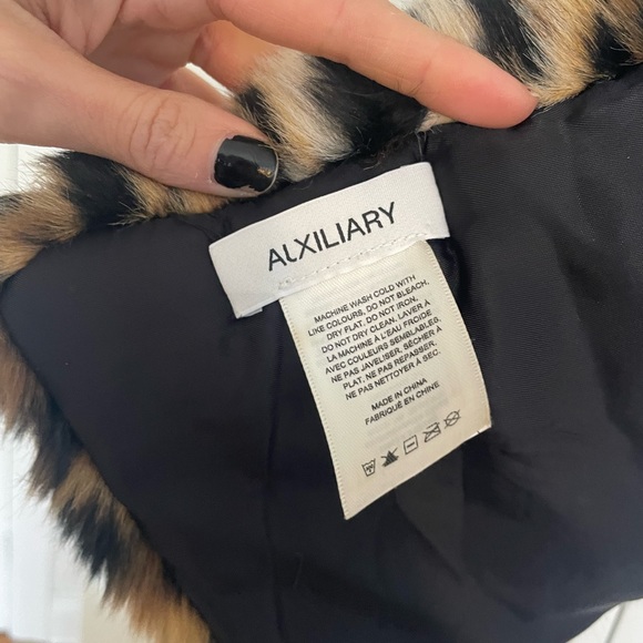 Scarf - Picture 4 of 4